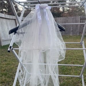 Elegant White Tulle Veil with Pearls